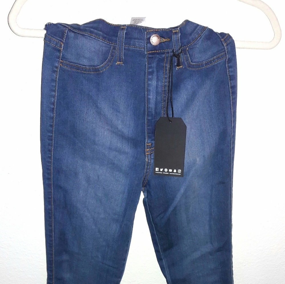 💙NWT Fashion Nova Medium Wash Skinny Jeans💙